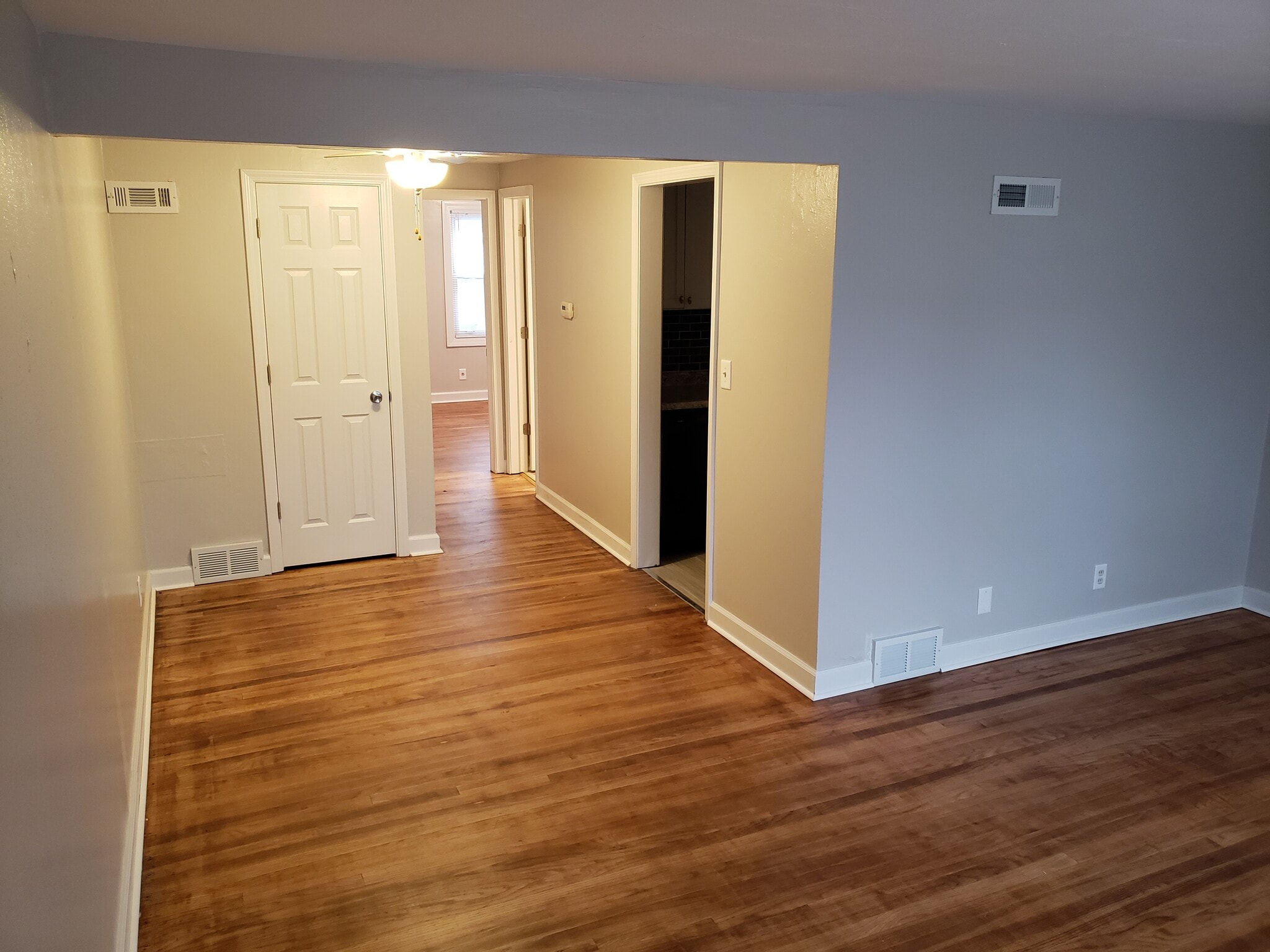 Building Photo - 509 E 27th Ave