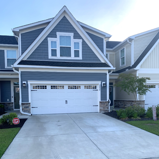 Primary Photo - 325 Golan Cir