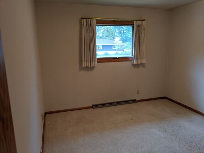 Building Photo - 850/852 Truax Boulevard