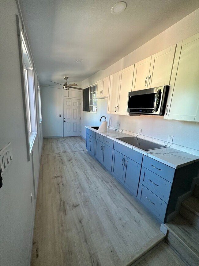 Building Photo - Newly Remodeled 1 Bedroom/1 Bathroom