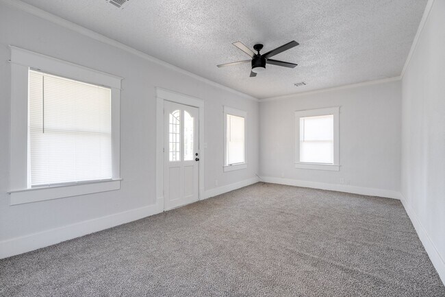 Building Photo - 1528 N Beard Ave