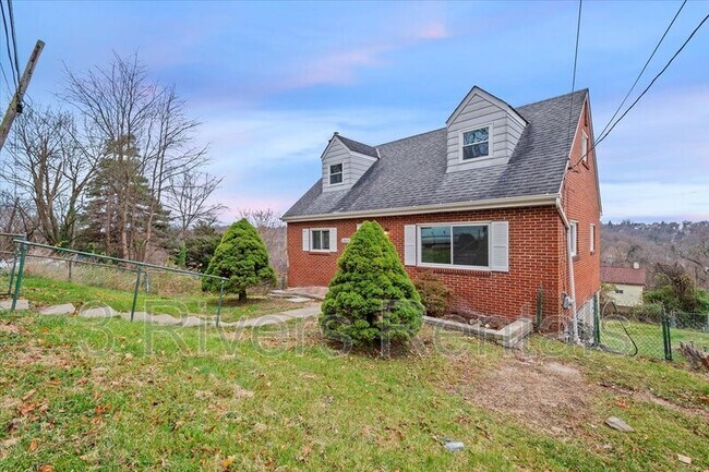 Building Photo - 1303 Cloverdale St