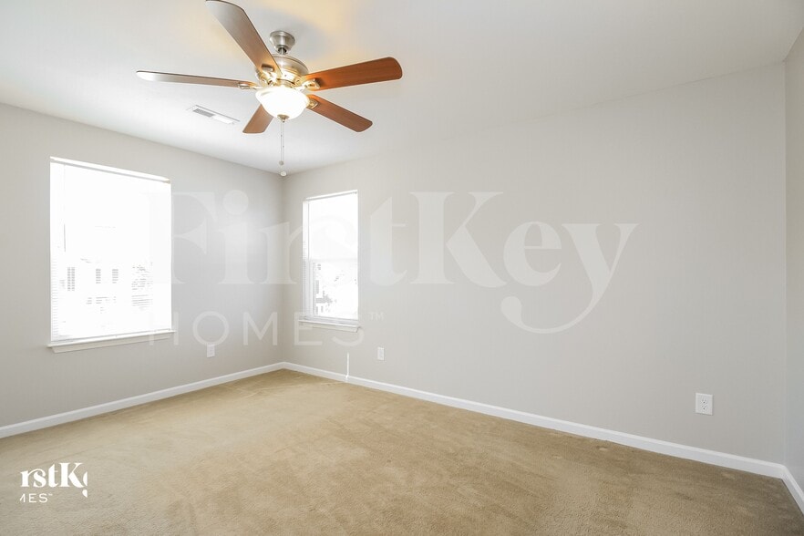 Building Photo - 4295 Kendall Farms Way