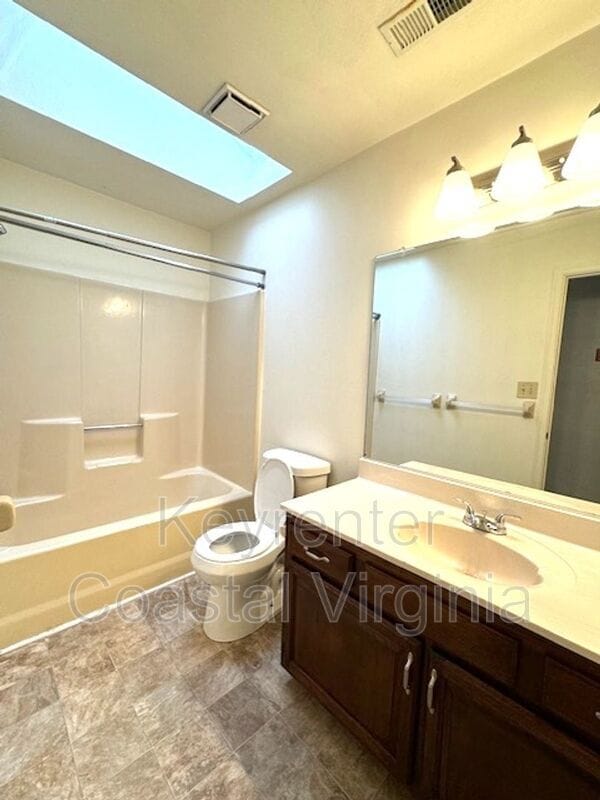 Building Photo - 913 Edgewater Dr