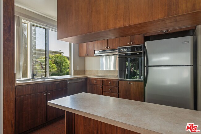 Building Photo - 4173 Del Mar Ave
