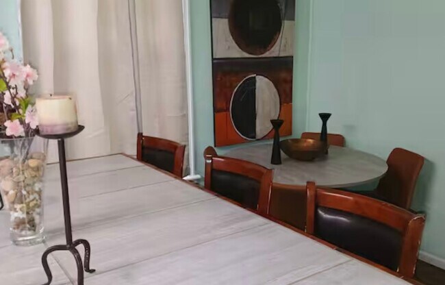 Building Photo - Charming 3BR House in Macon - Walk to Mercer Village and Tatnall Square Park!