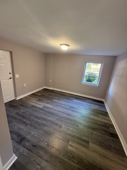 Building Photo - 2125 Cameron Dr