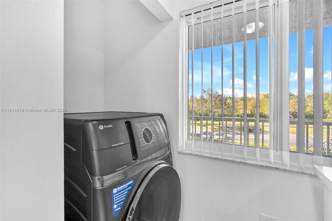 Building Photo - 9525 Weldon Cir