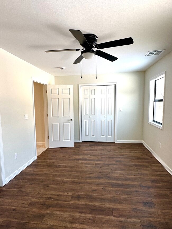 Building Photo - 102 Meadowlark Ave