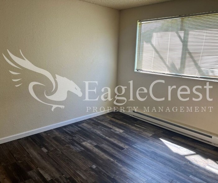 Building Photo - 320NEC