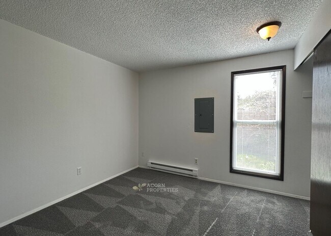 Building Photo - 902 NE Lindsay St