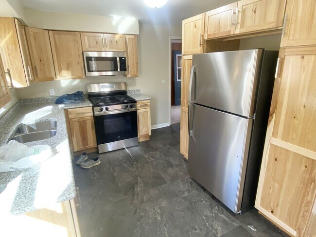 Building Photo - 4-Bedroom, 1 Bath Home on Wooded Lot near Aspirus Hospital