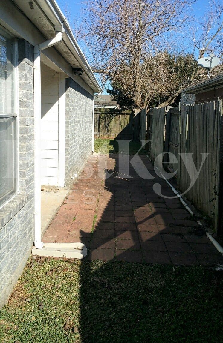 Building Photo - 13322 Gendley Dr