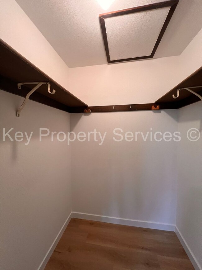Building Photo - Beautifully Renovated Ranch in Vancouver H...