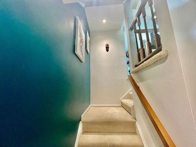 Building Photo - Charming and Spacious 3-Bedroom Home for R...