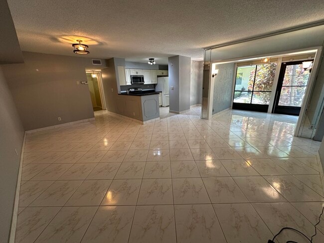 Building Photo - 14905 Wedgefield Dr
