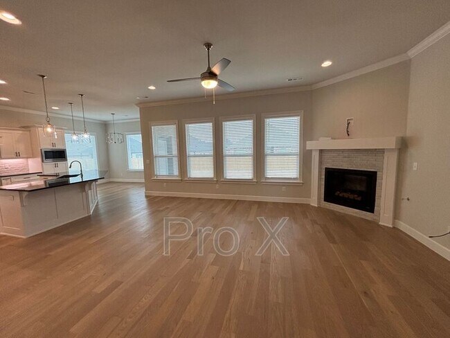 Building Photo - 1908 Charles St