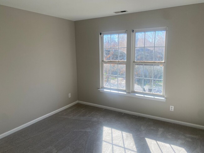 Building Photo - Recently Renovated Four Bedroom In Northst...