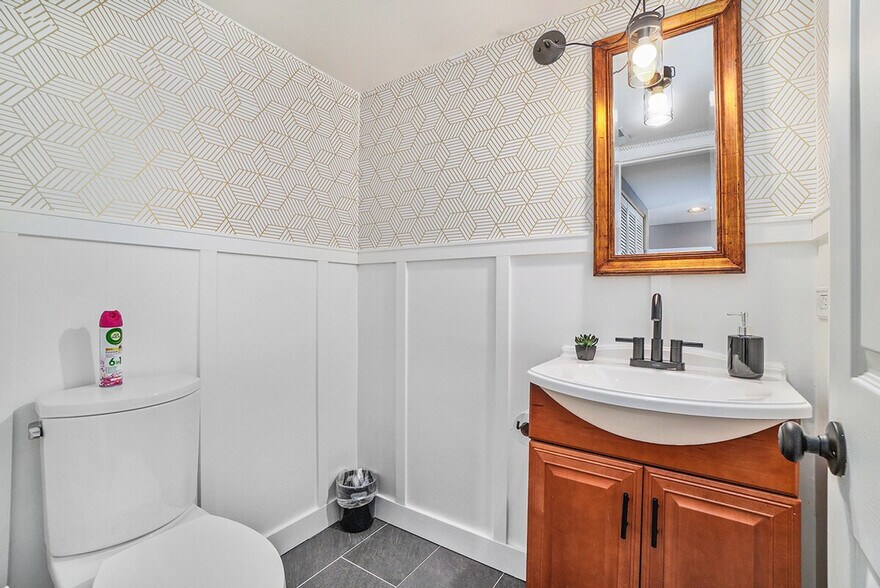 Building Photo - 1201 Easton Dr