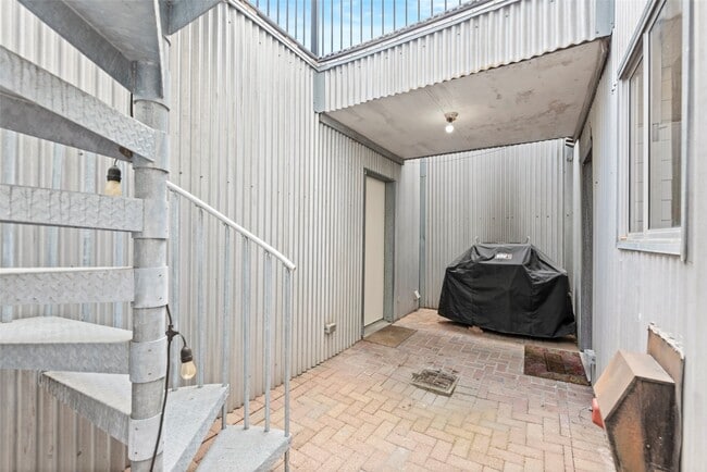 Building Photo - 5221 Blossom St