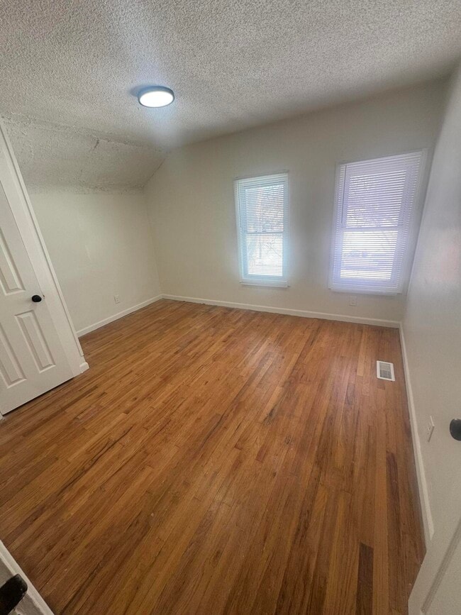 Building Photo - 16515 Log Cabin St