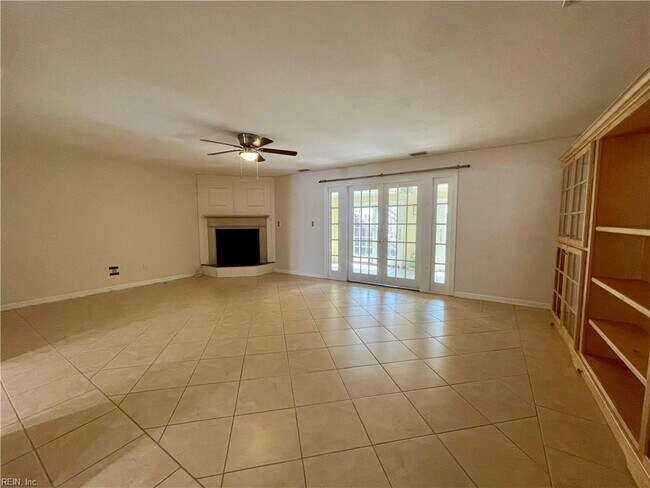 Building Photo - 2402 Whaler Ct