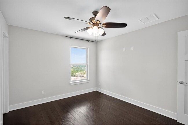 Building Photo - 10624 Lake Park Dr