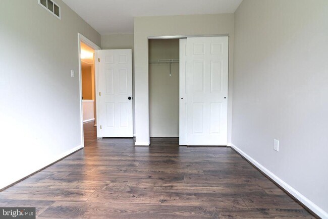 Building Photo - 200 Strawberry Ln