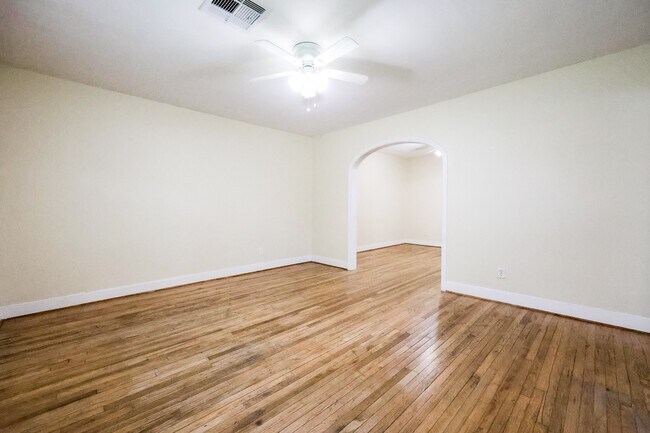 Building Photo - 932 Walling St