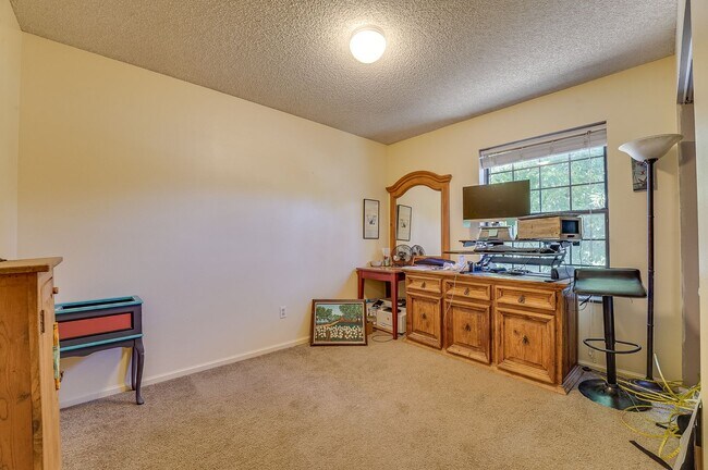 Building Photo - 4 bed, 2 bath Home in Central Fort Collins