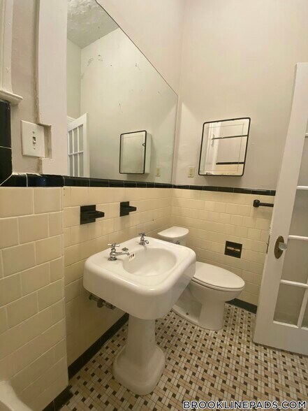 Building Photo - 9 Sewall Ave