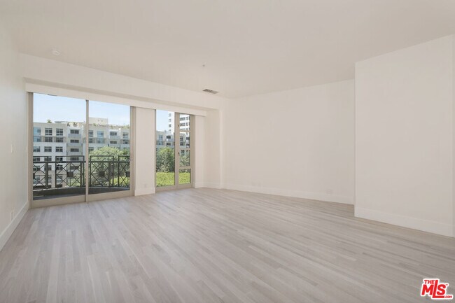 Building Photo - 10580 Wilshire Blvd