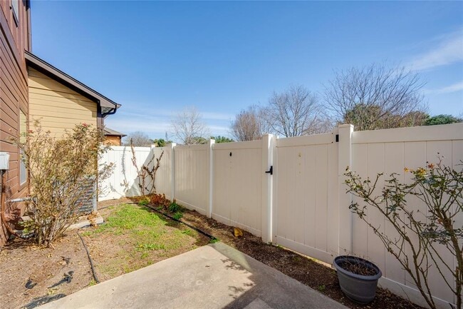 Building Photo - 11137 Bright Leaf Terrace