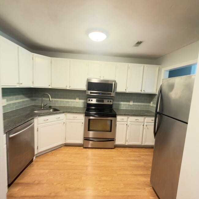 Building Photo - 44 Maria Ave
