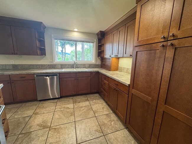 Building Photo - River Front Property