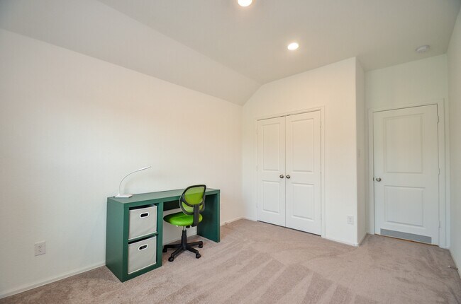 Building Photo - 1105 Breech Dr