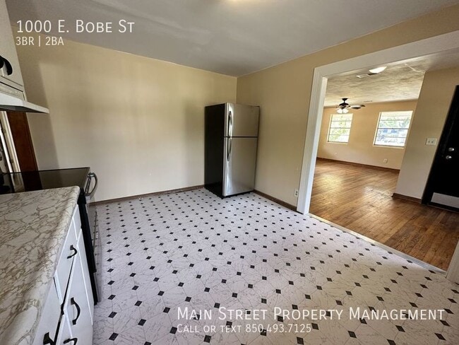 Building Photo - 1000 E Bobe St