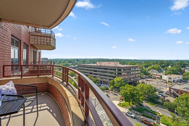 Building Photo - 2400 Clarendon Blvd