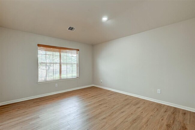 Building Photo - 2310 Diamond Springs Dr