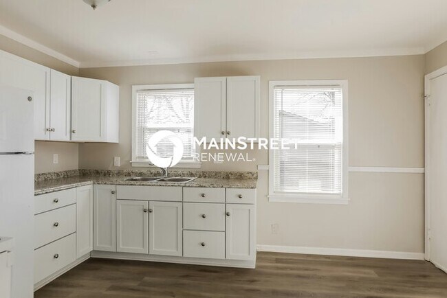 Building Photo - 3 Bedroom Pet-Friendly Home in OVERLAND PA...