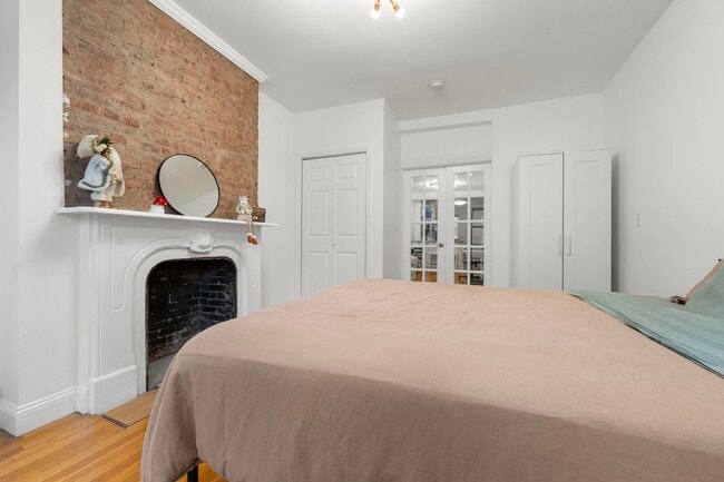 Building Photo - 208 7th St