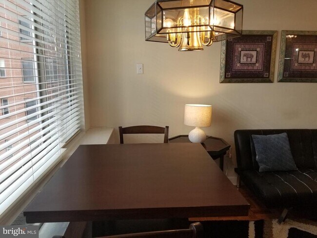 Building Photo - 1121 Arlington Blvd