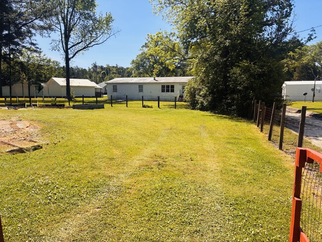 Building Photo - 424 E Air Depot Rd