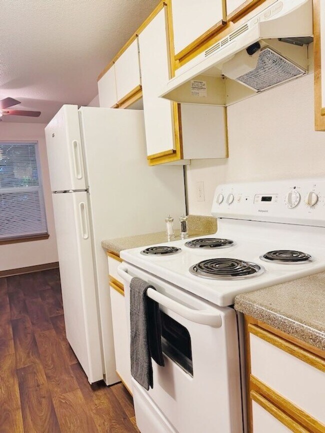 Building Photo - Find Your Perfect Place to Call Home! 2 Bedroom Coming Soon!