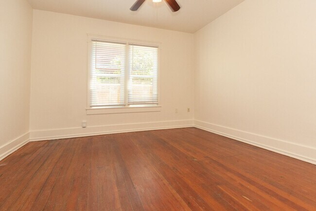 Building Photo - Charming 1-Bed/1-Bath Unit One Block from the Heart of Barrio Logan! $1000 DEPOSIT!