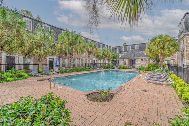 Building Photo - 351 N Post Oak Ln
