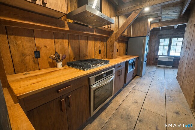 Building Photo - 45 Hoppen Rd