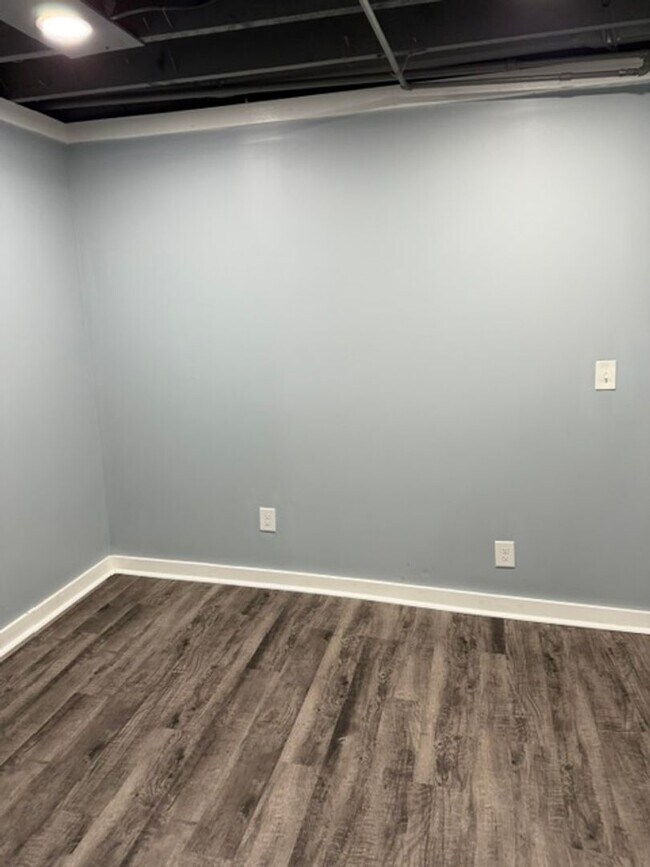 Building Photo - Updated 2-bedroom, 2-story home in the heart of Kansas City!