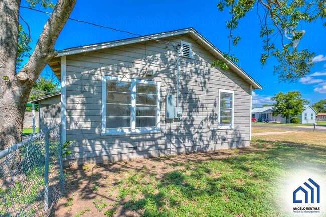Building Photo - 107 Belaire Ave
