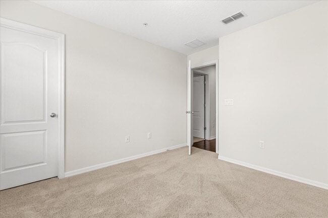 Building Photo - 2046 Prospect Ave